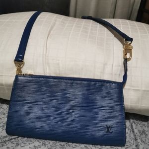 Loui vuitton cross body